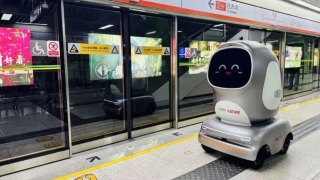 China's Shenzhen robots deliver goods via metro line in global first