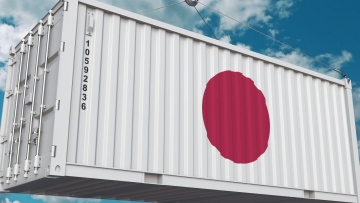 Photo: Japan's exports log biggest drop in 4 years