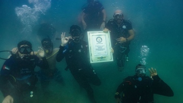 Photo: Underwater Cleanup Efforts Sets Record for Participating Divers