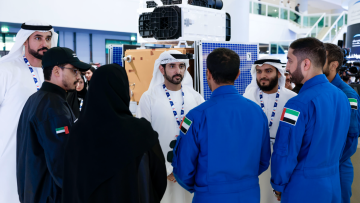 Photo: Hamdan bin Mohammed Visits the UAE Space Agency’s Booth at Dubai Airshow