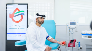 Photo: Mansoor bin Mohammed Donates Blood in Support of the ‘My Blood, for My Country’ Campaign
