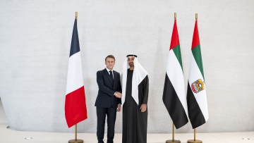 Photo: UAE President Welcomes French President to UAE