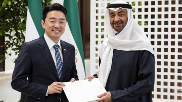 Photo: Mohamed bin Zayed and Seoul Envoy Discuss Expanding Strategic Cooperation